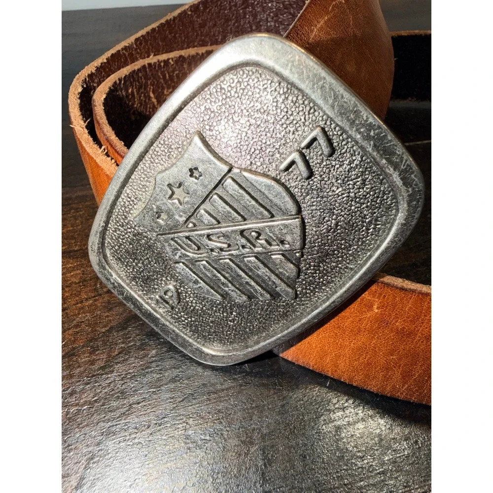 American Eagle Outfitters Mens Brown Leather Belt USR 1977 Shield Buckle Sz 32